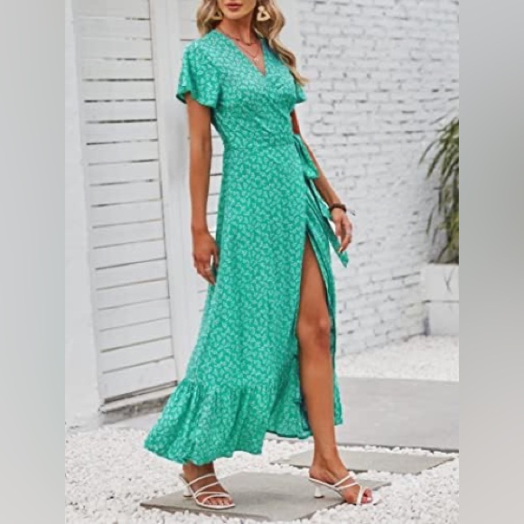 Zesica Dresses & Skirts - Zesica | Rayon Floral Wrap Maxi Dress in Green Size L Large